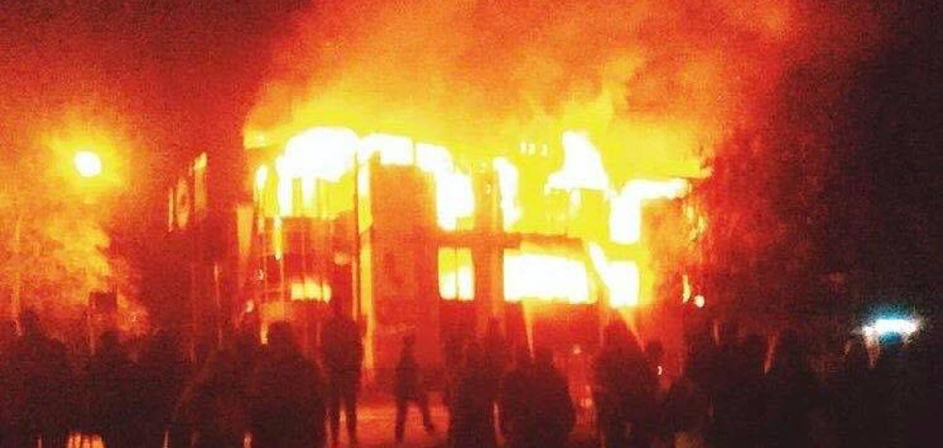 В ''ЛНР'' сгорел дотла крупный ТЦ: жители обвинили оккупантов