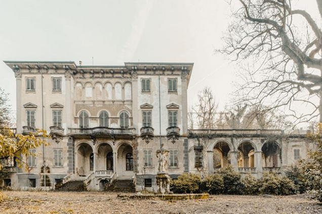 Фотограф показав заворожуючі знімки покинутих особняків Європи