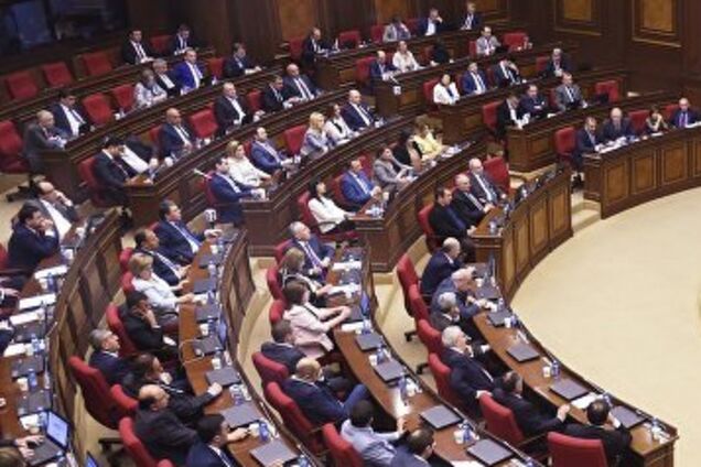 Парламент Армении снова провалил выборы премьера: что дальше