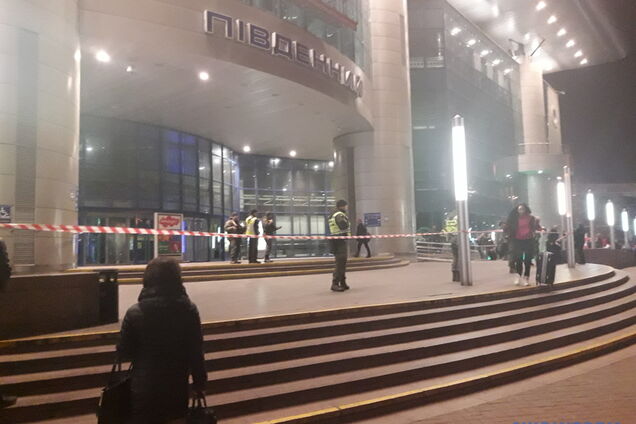 В Киеве ''заминировали'' четыре вокзала: стали известны требования преступника