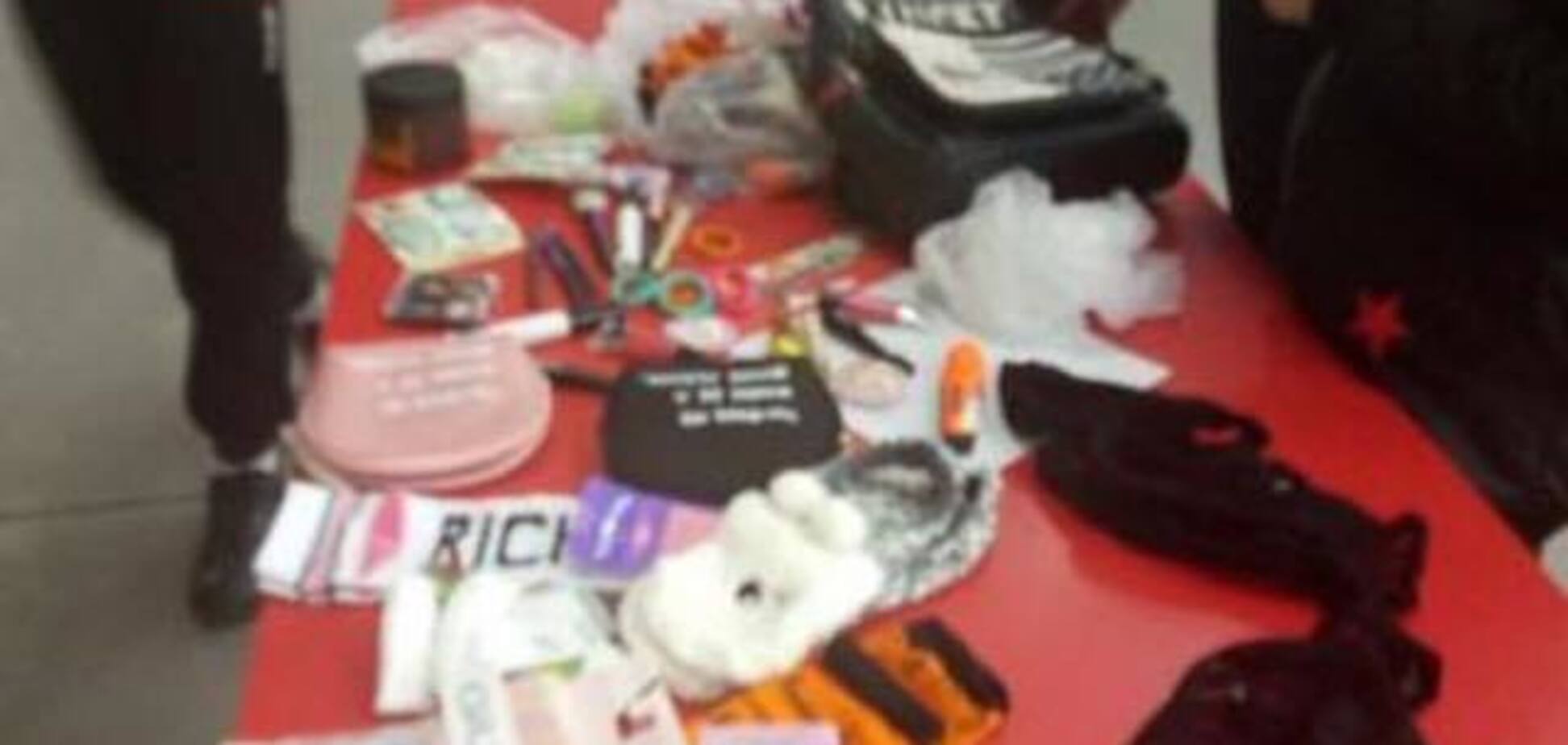 ''Це ж діти!'' У Києві підлітки ''обчистили'' гіпермаркет. Фотофакт