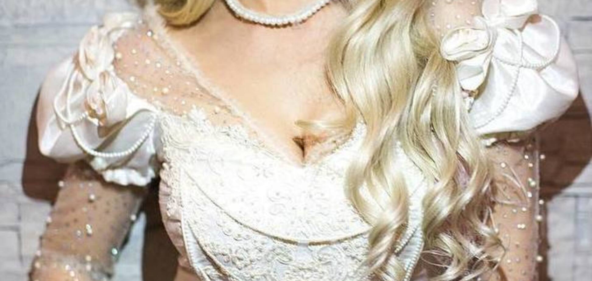 ''Неужели свадебное платье?'' Тина Кароль всполошила фанов ярким образом