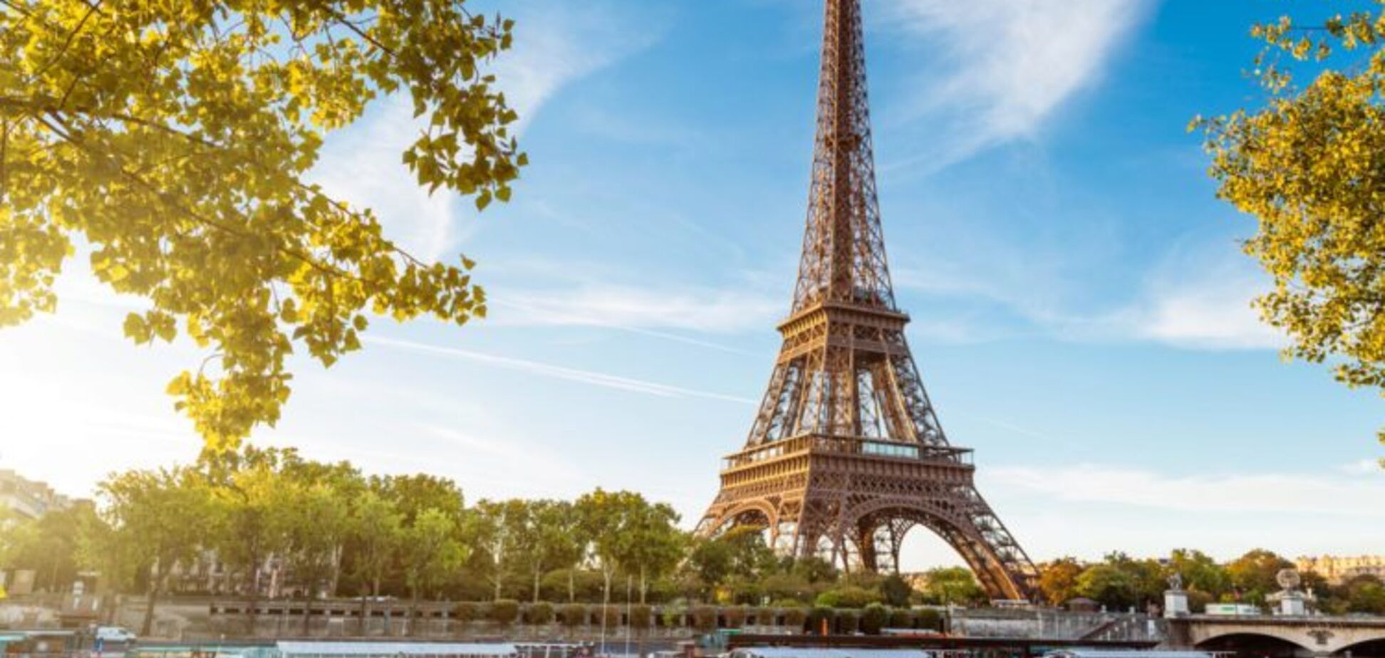 У Парижі продадуть частину Ейфелевої вежі: подробиці