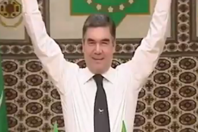 ''А Путин так может?'' Президент Туркмении удивил ''трюком'' с золотой штангой