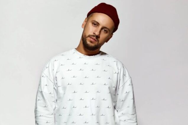 Лікує осінню депресію: MONATIK випустив новий яскравий кліп