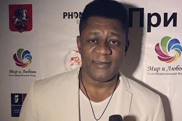 По голове кружкой: известный российский певец устроил драку в баре