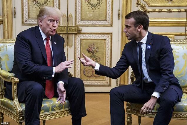 Похлопал по коленке: рассекречены подробности переговоров Трампа и Макрона