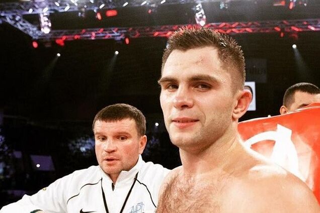 Бій знаменитого українського боксера в андеркарті Усик - Белью завершився незвичайним результатом