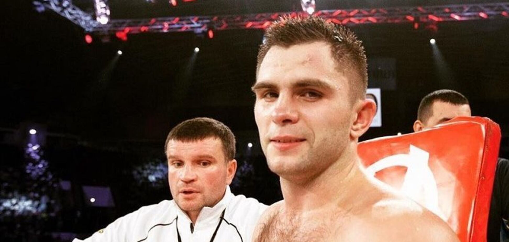 Бій знаменитого українського боксера в андеркарті Усик - Белью завершився незвичайним результатом