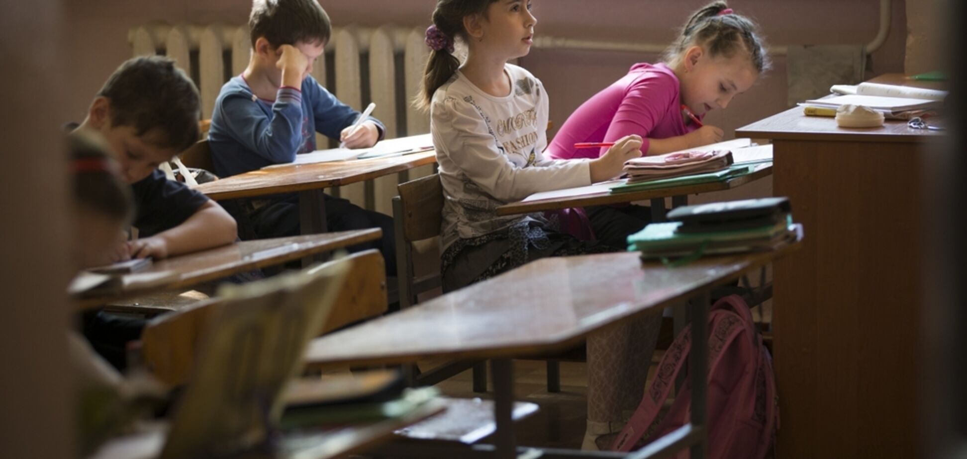 Нет отопления: в Украине объявляют каникулы в школах