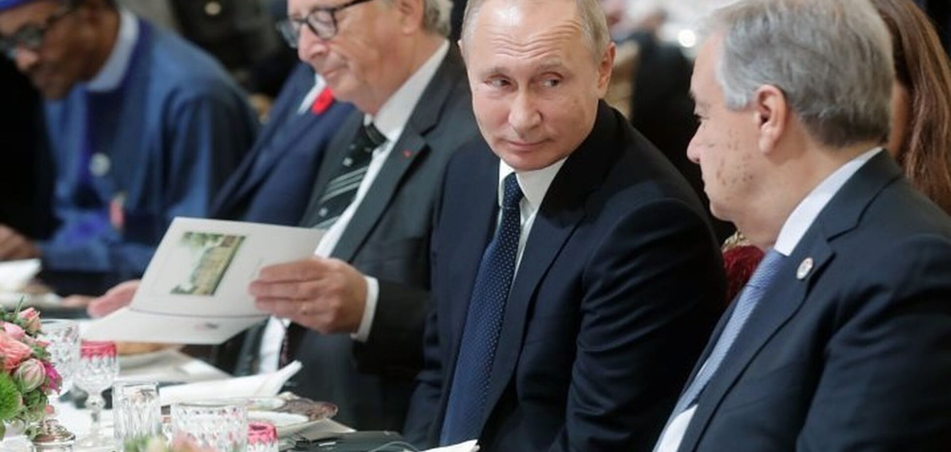 ''Довелося кидати сумні погляди'': обід Путіна в Єлисейському палаці став предметом насмішок