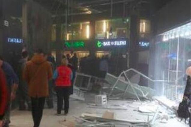 У Мінську обвалилася стеля у ТЦ: перші фото і відео з місця НП