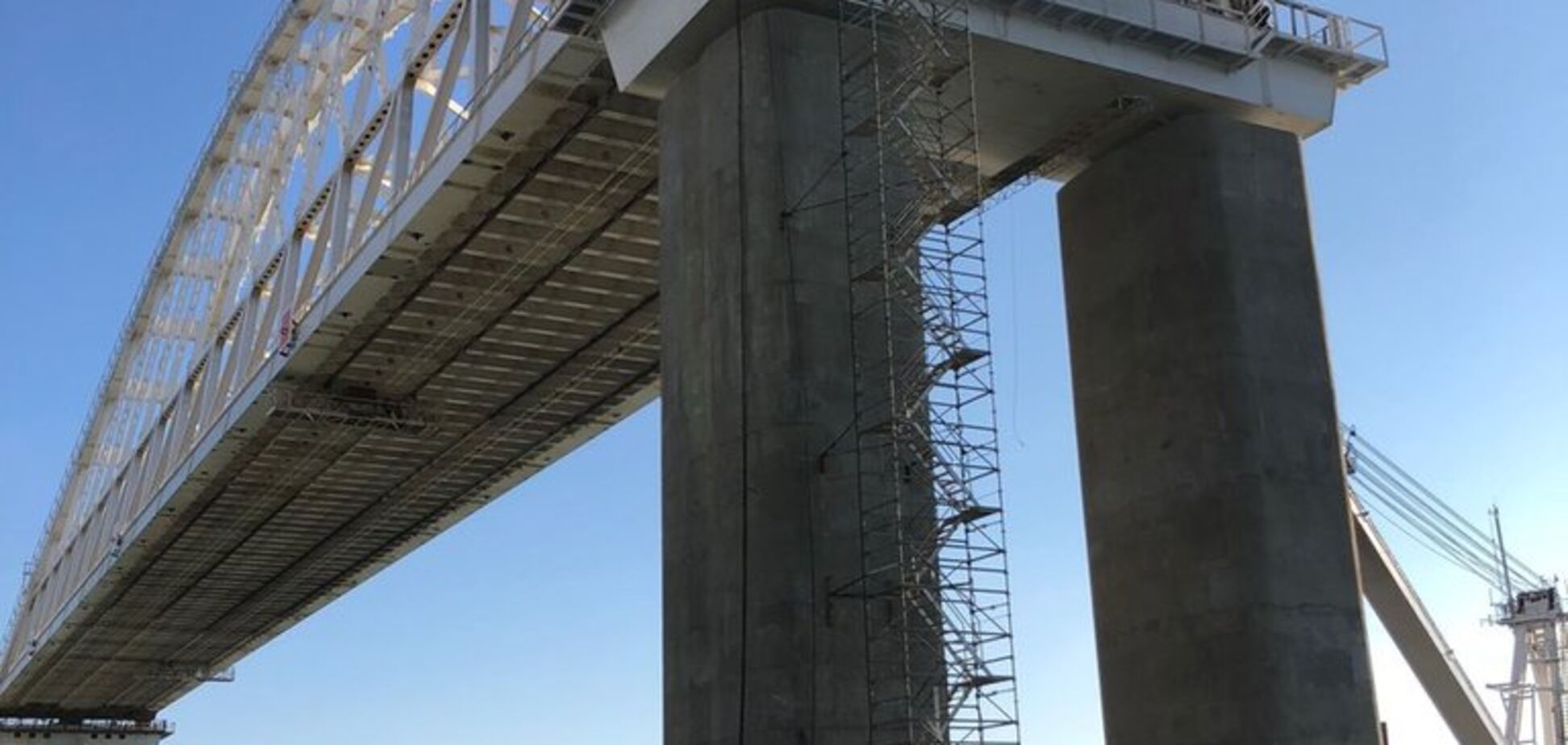 Крымский мост: оккупанты признали серьезные проблемы со строительством