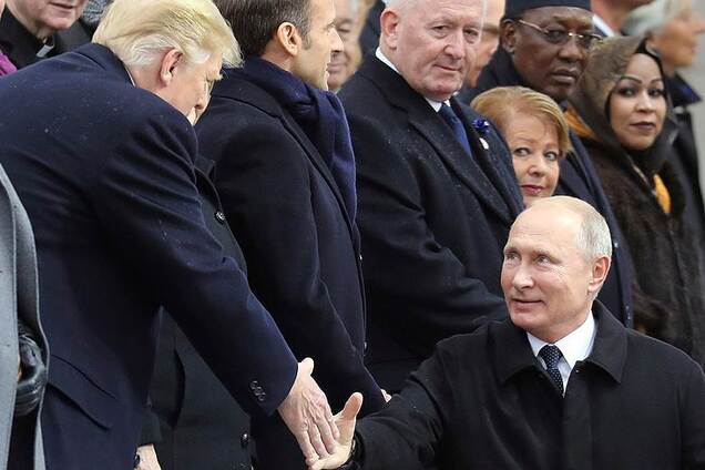 ''Обменялись парой слов'': стало известно, о чем Путин говорил с Трампом в Париже