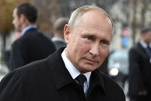 ''Сатана, он больной!'' Путина сравнили с Гитлером: знаковые фото