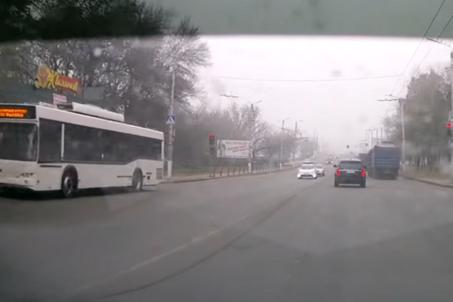 Украинского мэра поймали на дерзком лихачестве на дороге