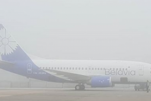 'Выглядит жутковато': появилось видео экстремальной посадки самолета в Минске