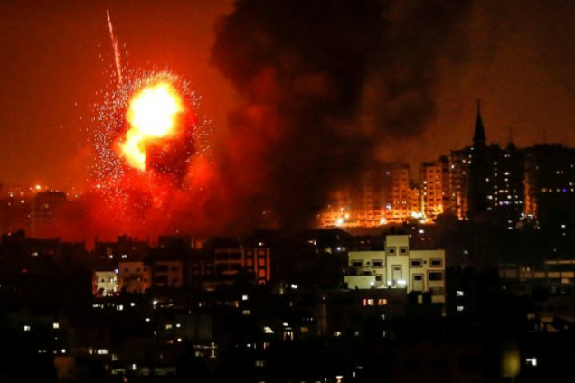 На кордоні Ізраїлю і сектора Гази зав'язалася кривава бійня: втрати з обох сторін. Фото 18+