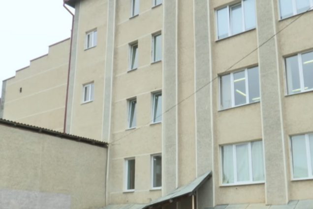 Вистрибнула з вікна: на Буковині сталася страшна НП з першокласницею