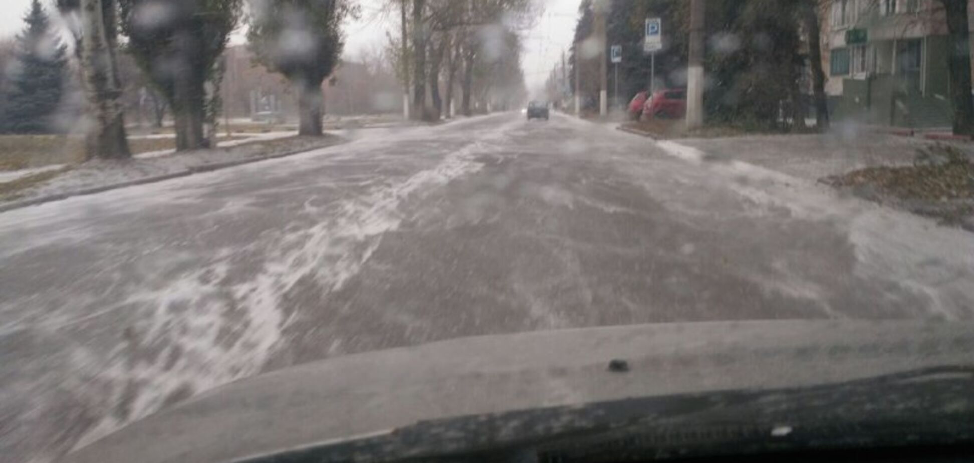 У Донецьку випав перший сніг: фото, відео