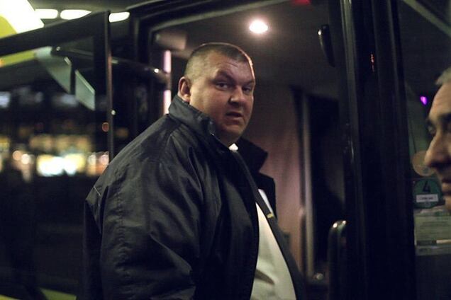 ''Затащил за автобус и бил по голове'': подробности нападения водителя Ecolines на пассажира