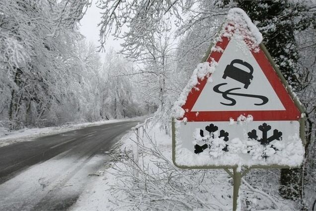 Під Києвом поліцейський насмерть збив пішохода: перші подробиці