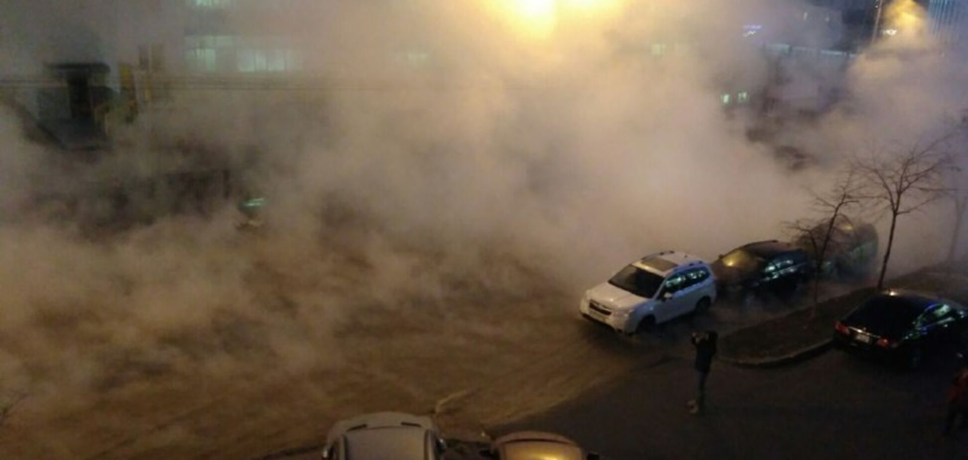 Коммунальщики оперативно ликвидируют повреждения теплосети в центре Киева - КГГА