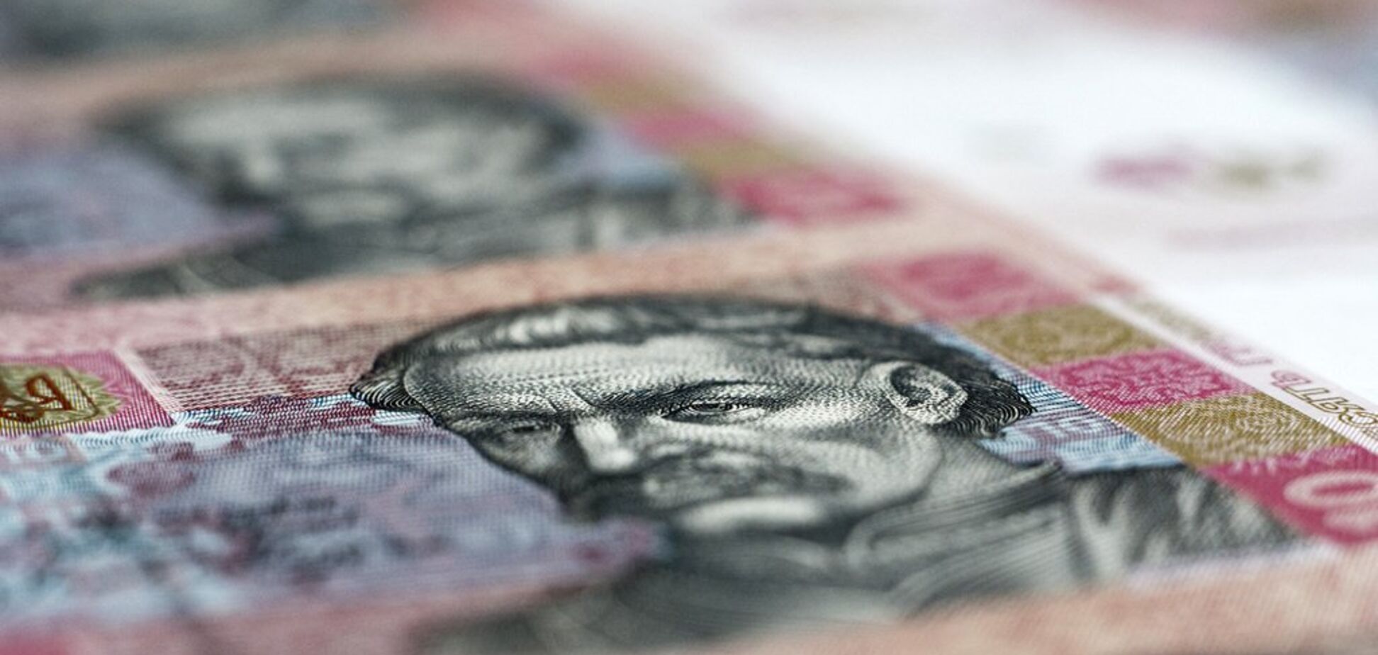В Украине распространяют фальшивки: как узнать настоящие деньги