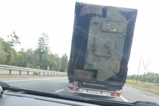 ''Спалил гуманитарку России'': блогер показал знаковое фото с Донбасса