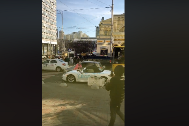 ''Переспав і не передзвонив'': у Києві дівчина витончено помстилася за образу. Відео