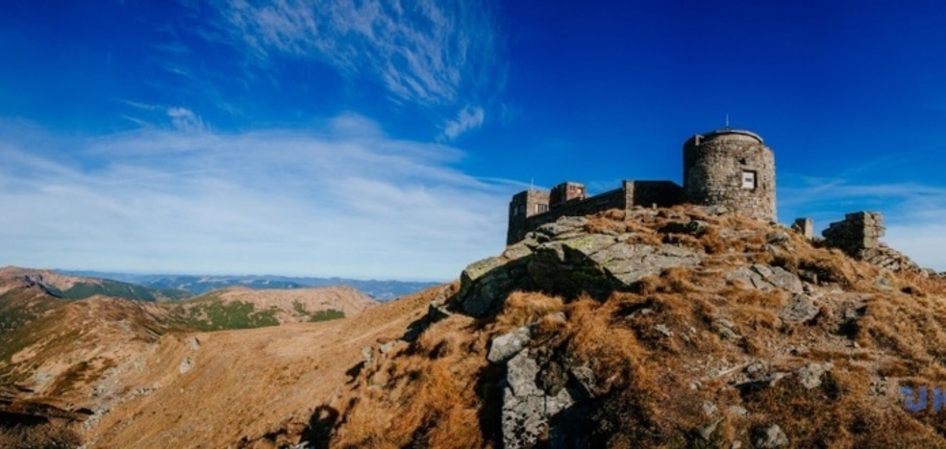 В сети появились яркие фото обсерватории в Карпатах