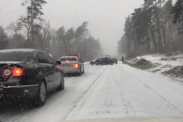 Более 1000 ДТП по всей стране: в Киеве случился коллапс на дорогах