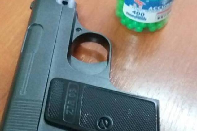 Діти принесли пістолети: з'ясувалися подробиці ''стрільби'' в школі Харкова