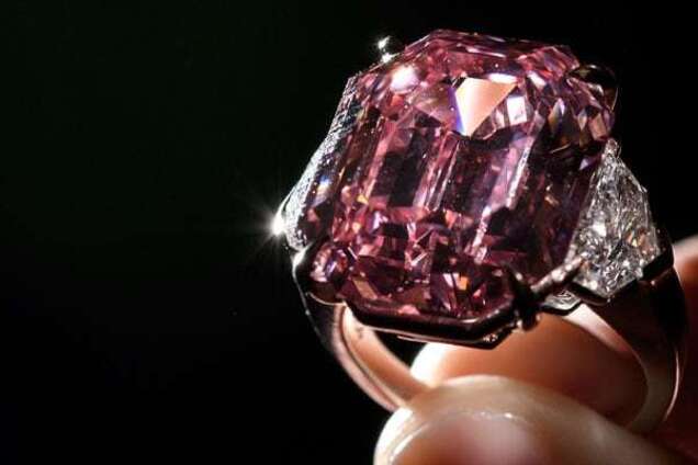 Самый красивый в мире бриллиант продали за рекордную сумму: опубликованы фото и видео