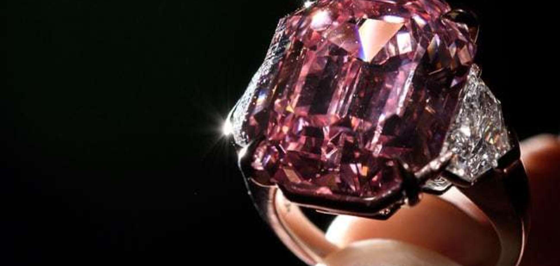 Самый красивый в мире бриллиант продали за рекордную сумму: опубликованы фото и видео