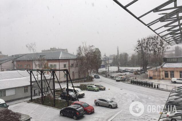 Киев замело снегом: появились невероятные фото и видео