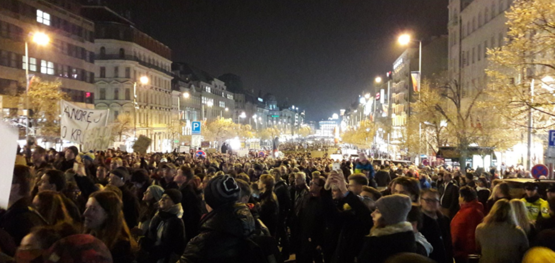 Cкандал из-за Крыма: в Праге тысячи людей потребовали отставки премьера. Фото и видео протестов