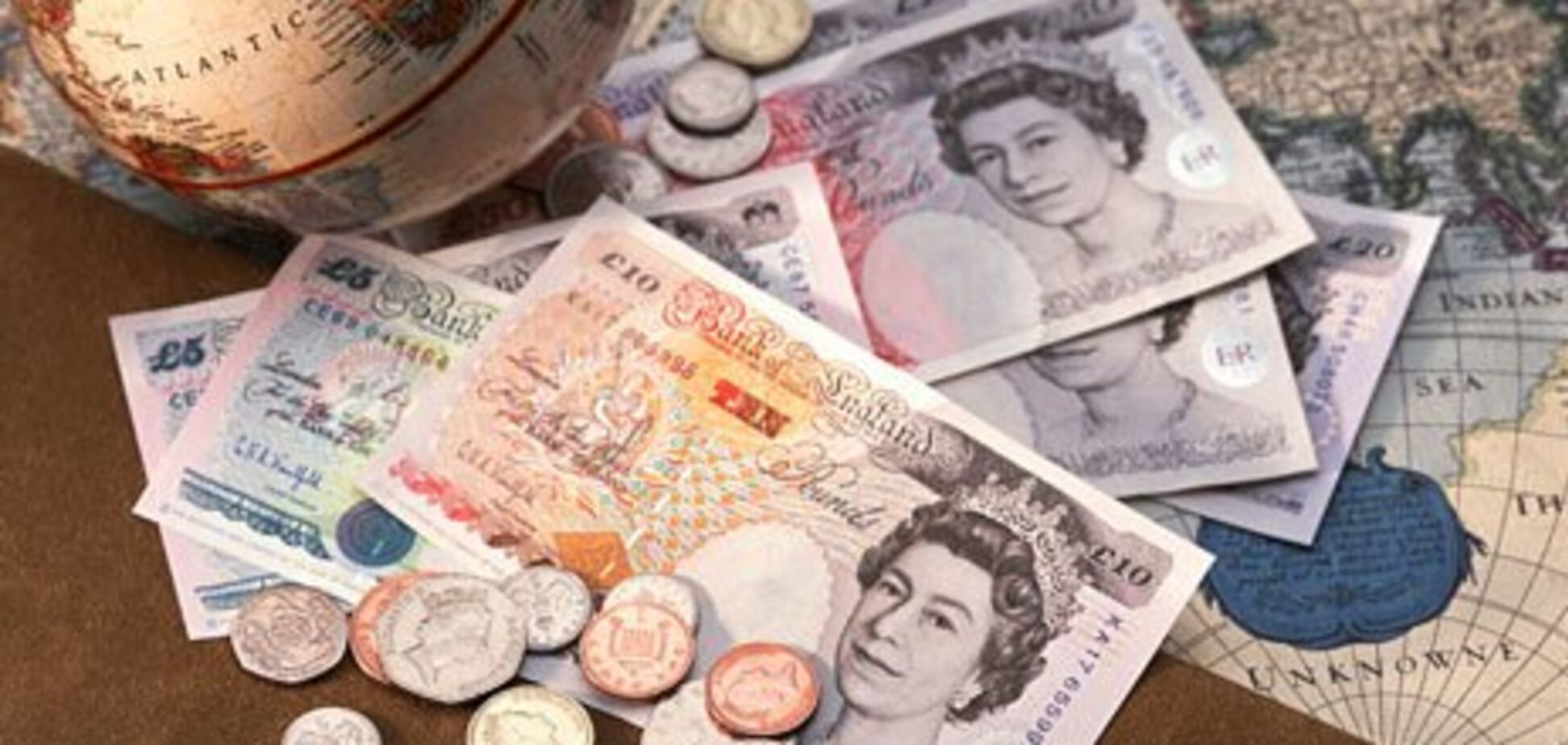 В Великобритании министры обвалили курс фунта: сколько стоит