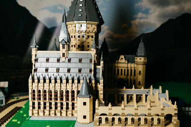 Битвы на палочках, бал и магия: в Украине прошла премьера ''Фантастических тварей-2'