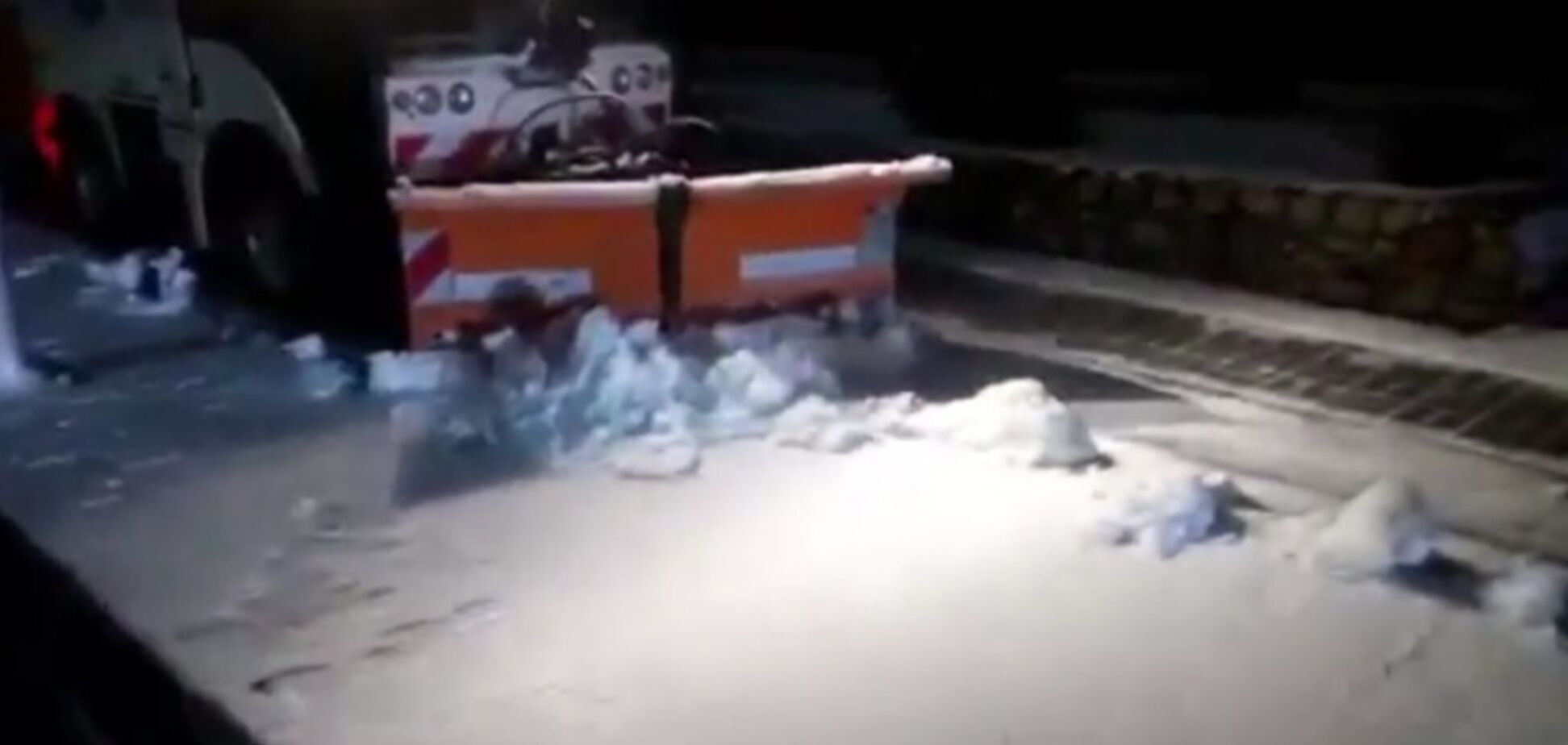 Снегопад в Мелитополе и ураган в Бердянске: в Запорожскую область пришла зима