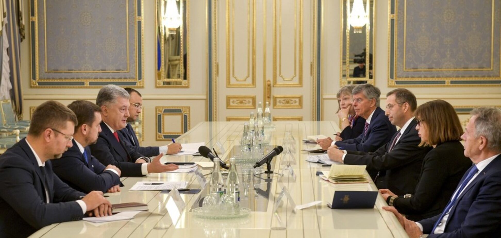 Поддержали в борьбе с Россией: Порошенко рассказал о встрече с представителями США и ЕС