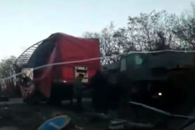 ''Просто жесть!'' Під Києвом сталася страшна аварія із фурами. Відео