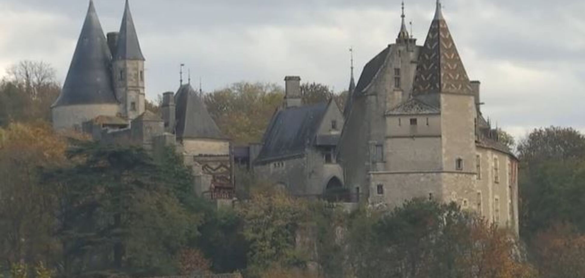 Журналисты показали шикарный замок ''воскресшего'' украинского авантюриста во Франции