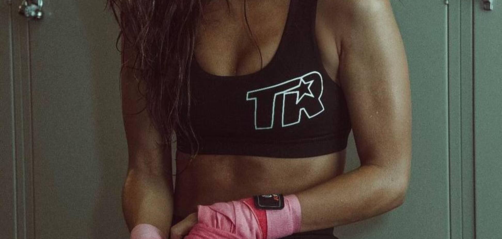 Сексуальна ринг-гьорл зізналася в коханні Ломаченку: фото красуні