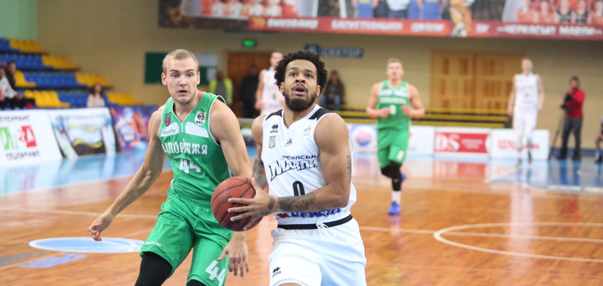 Лідер проти чемпіона: анонс матчу Суперліги Парі-Матч 17 листопада