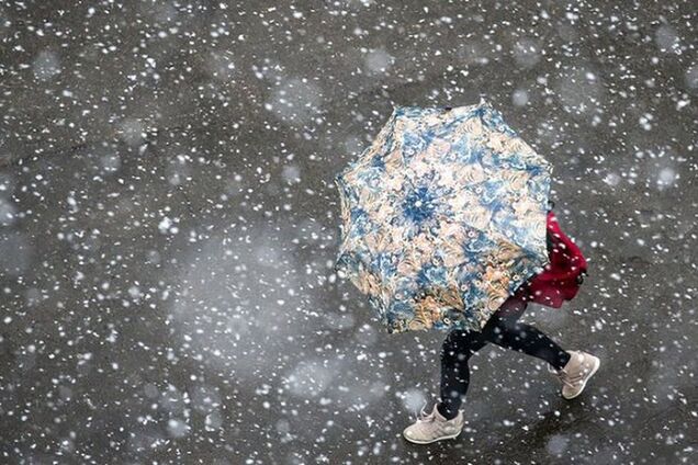 Ожеледь і мокрий сніг: синоптики уточнили прогноз погоди в Україні