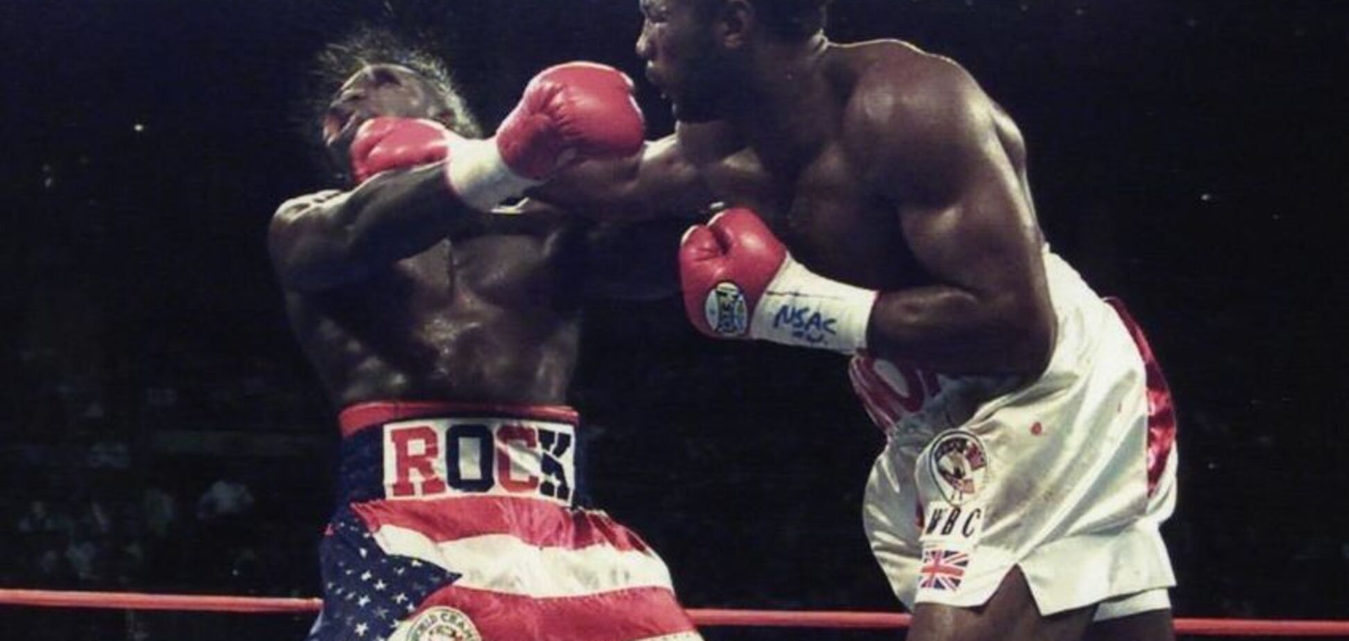 В сети вспомнили самый зрелищный нокаут в истории супертяжелого веса