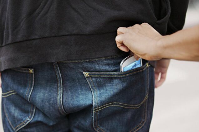 ''Воры в сговоре!'' В крупных ТРЦ Украины устроили охоту на смартфоны