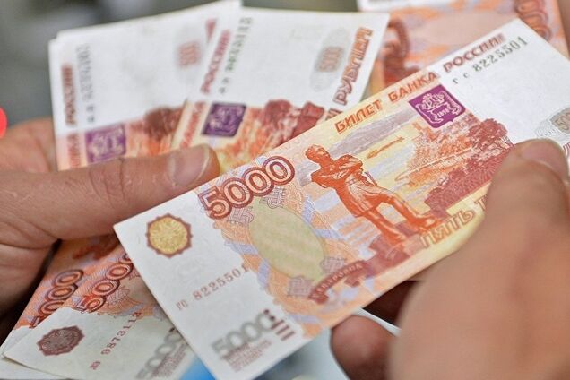 ''Увімкнули доларовий пилосос'': у Росії банки придумали спосіб порятунку від санкцій