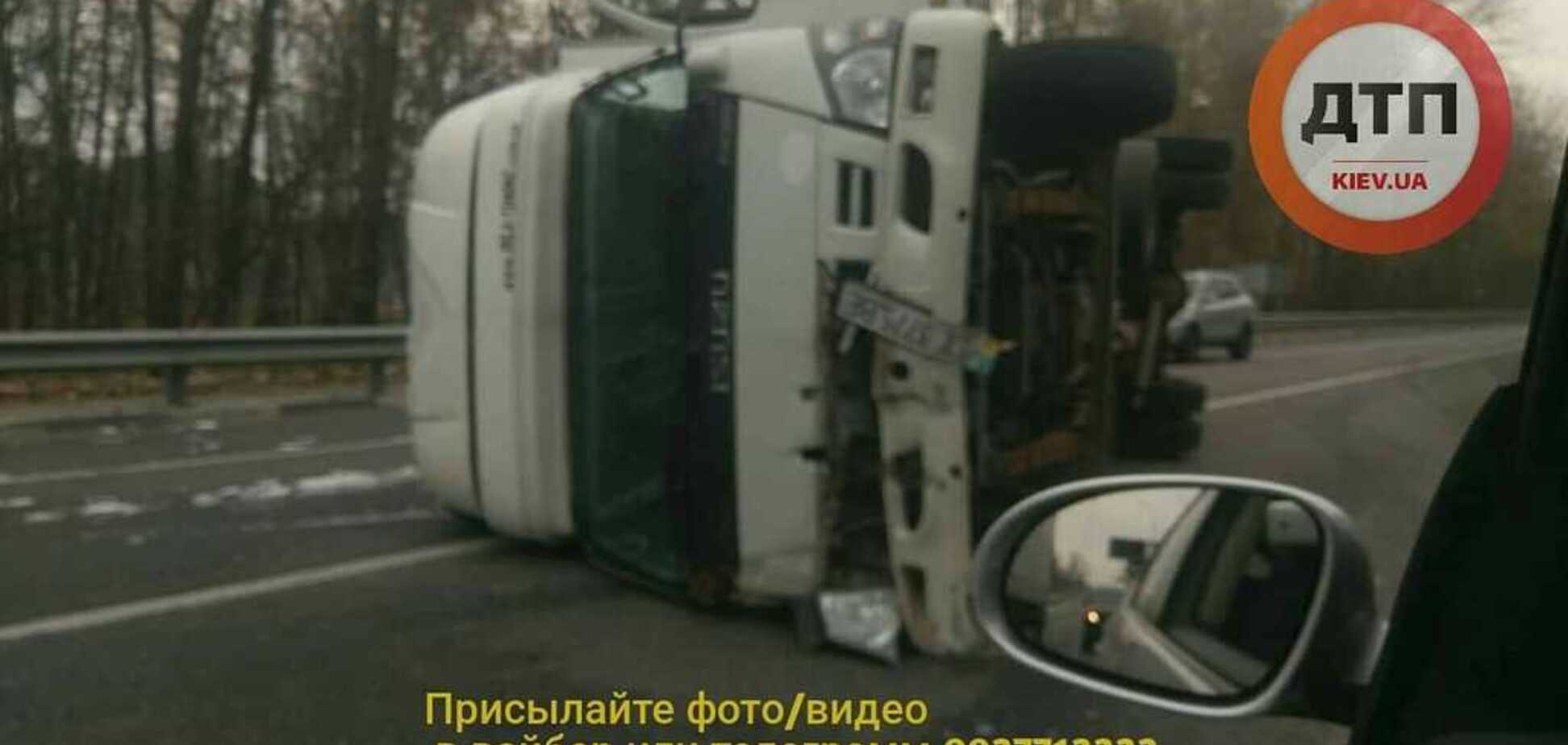 Під Києвом трапилася ДТП на ''трасі смерті'': перші фото й відео